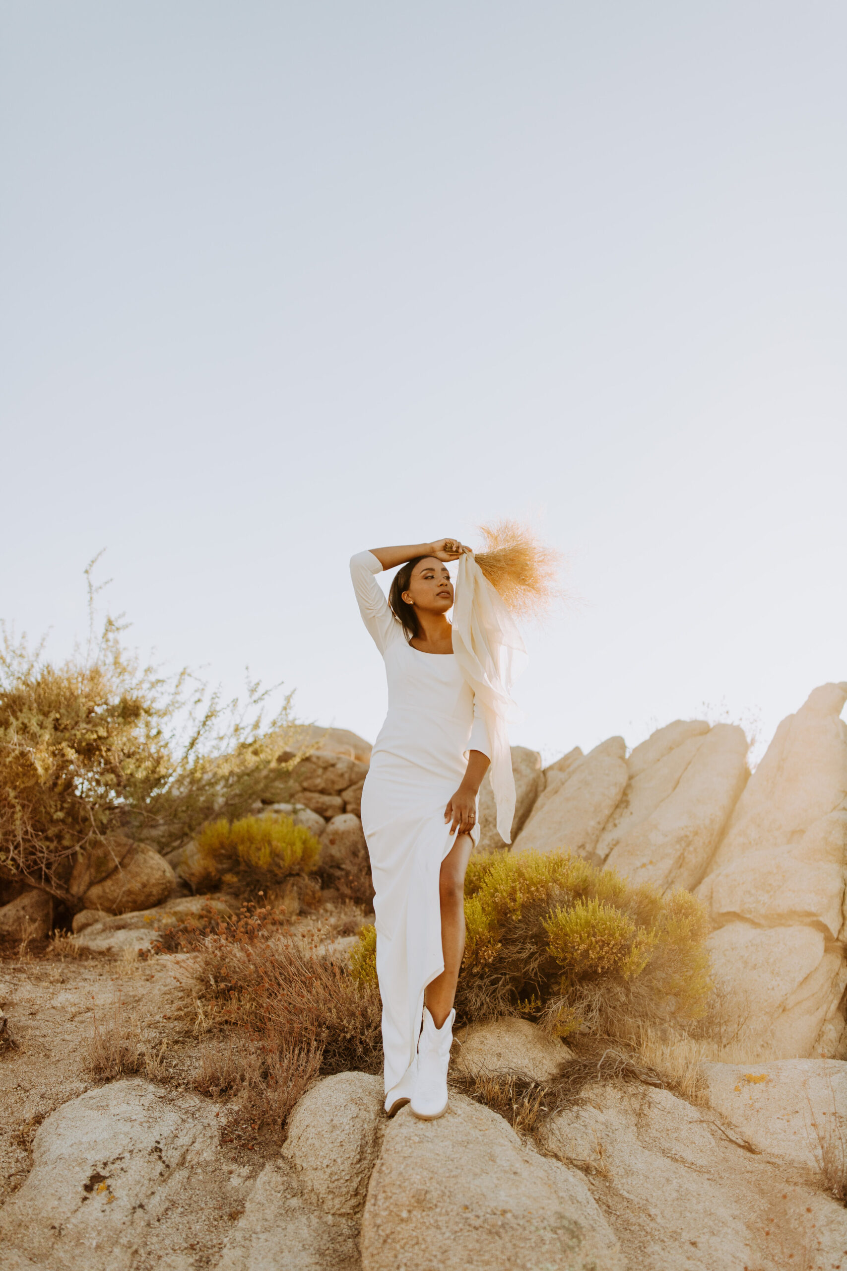 Natural &amp; Minimalist Modern Joshua Tree Elopement