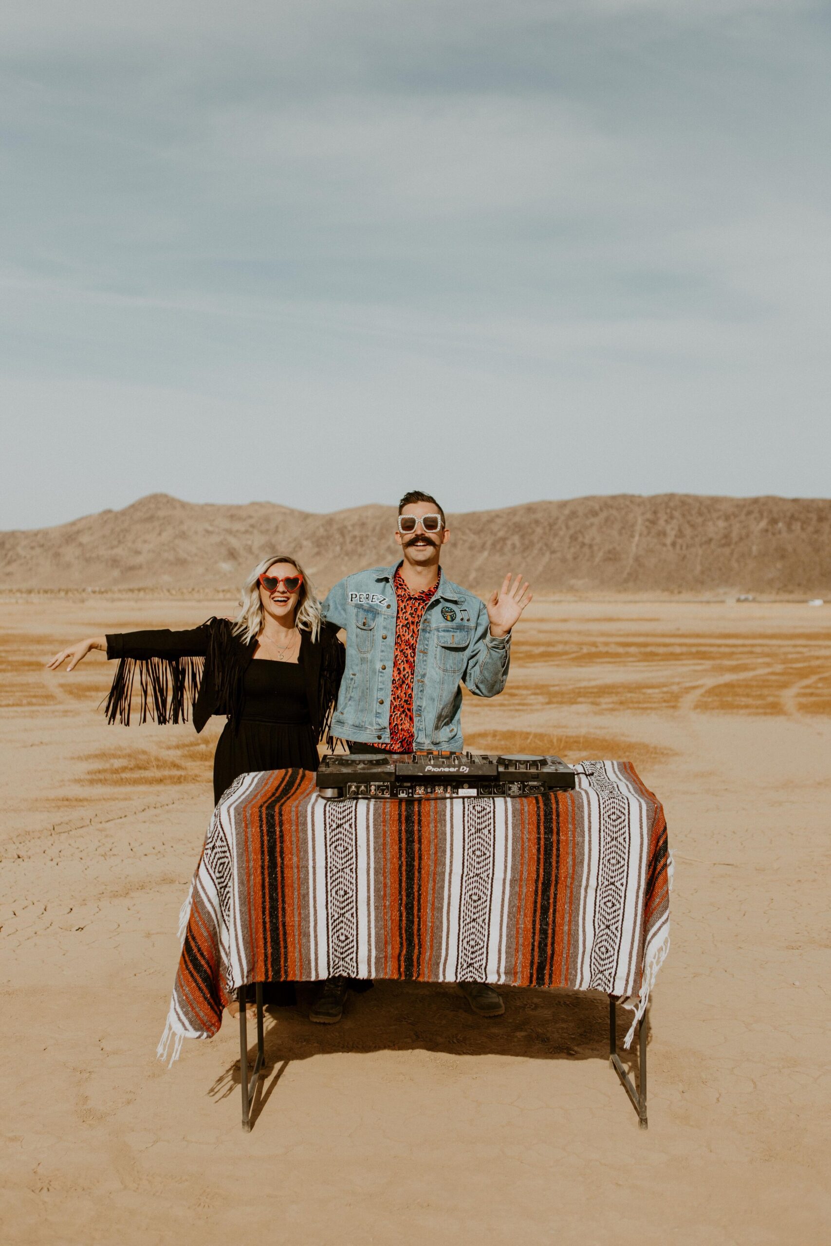 Ashley + Kyle adventure joshua tree session desert-5.jpg